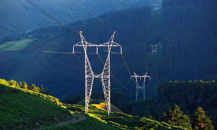 配電室為什么要用專業(yè)化的智能電力監(jiān)控系統(tǒng)？